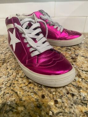 ShuShop Metallic Fuchsia High-Top Sneakers with White Star